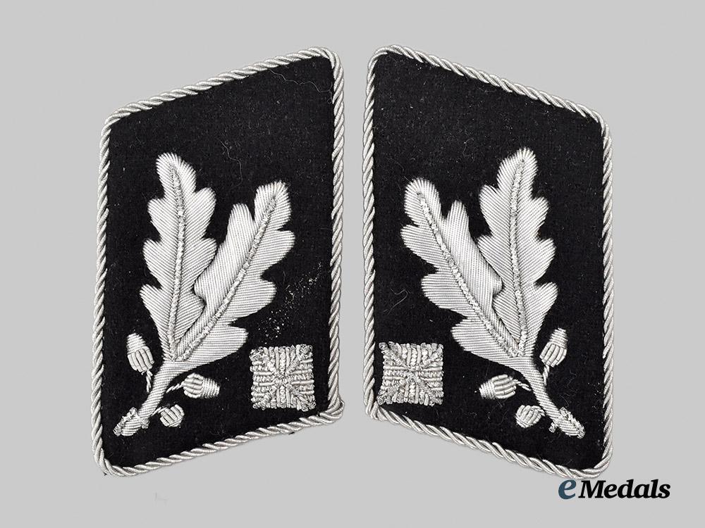 germany,_s_s._a_rare_and_mint_set_of_s_s-_brigadeführer_collar_tabs,_first_pattern___m_n_c1091