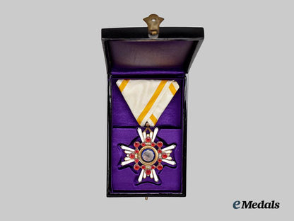 japan,_empire._an_order_of_the_sacred_treasure,_v_class_in_case___m_n_c1112