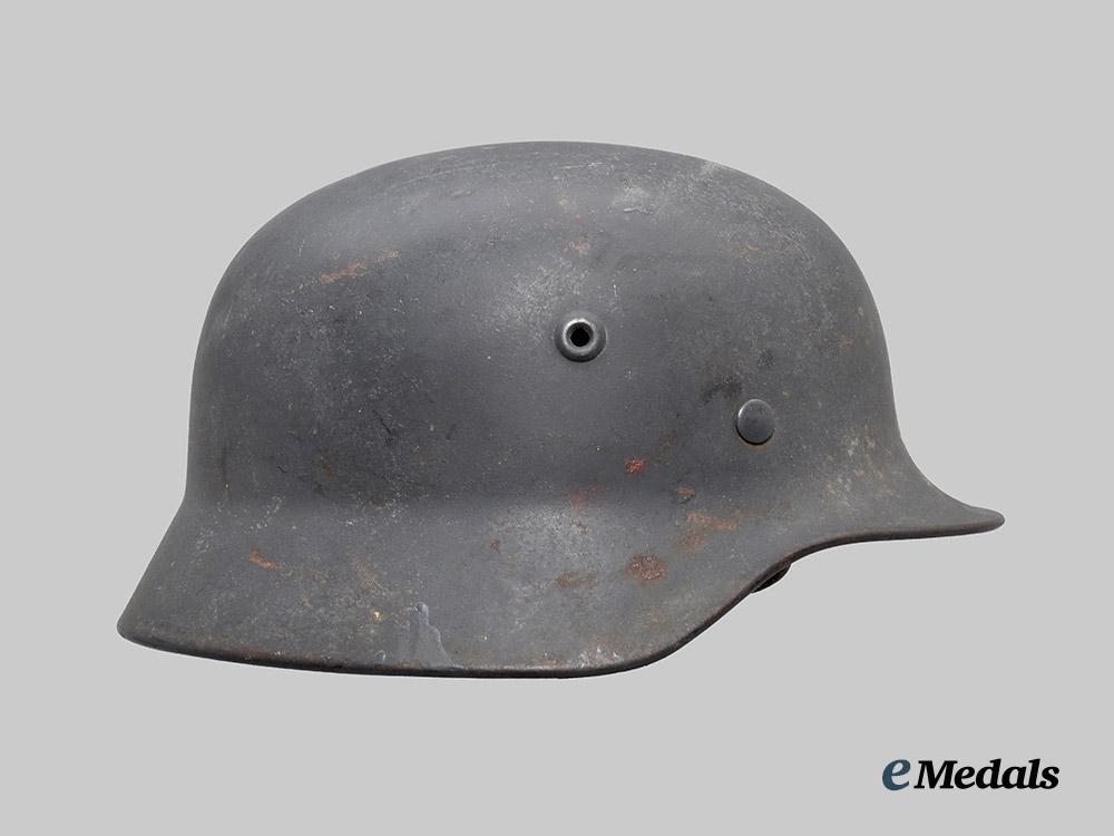 germany,_luftwaffe._an_m40_stahlhelm,_single_decal_version,_by_quist___m_n_c1141