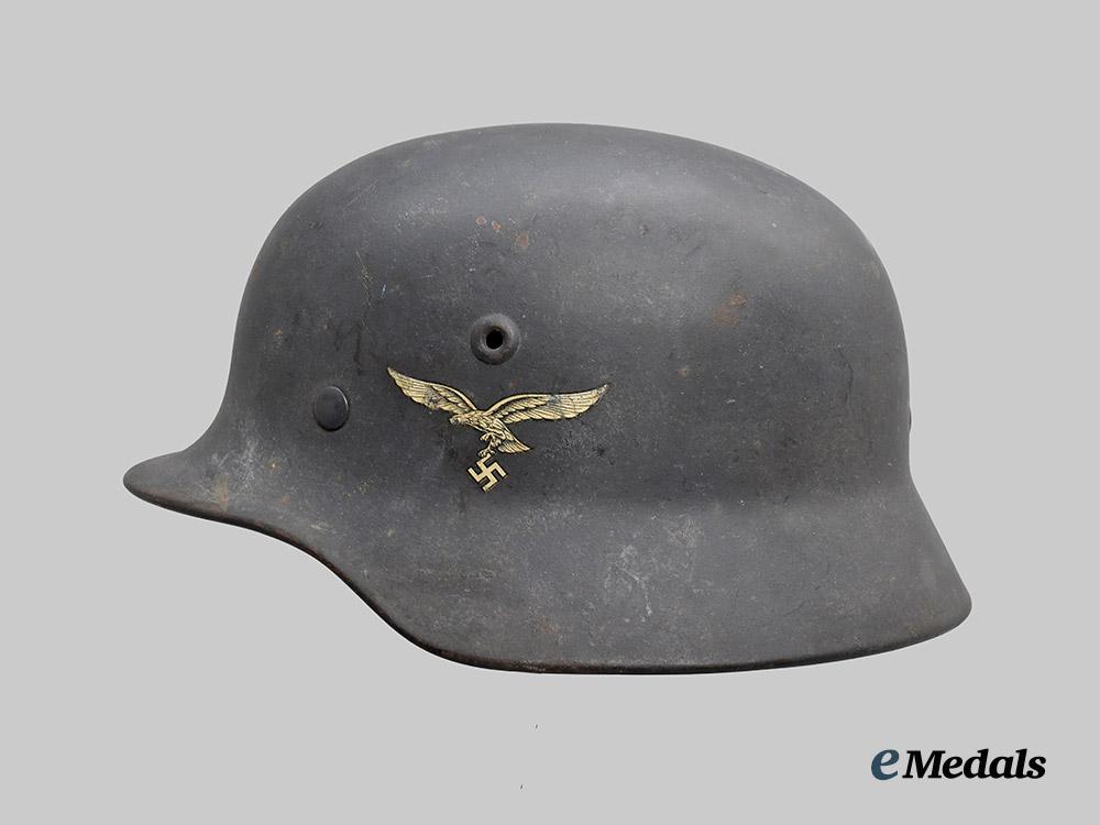 germany,_luftwaffe._an_m40_stahlhelm,_single_decal_version,_by_quist___m_n_c1142