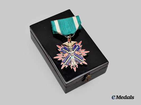japan,_imperial._an_order_of_the_golden_kite,_v_class_in_case___m_n_c1183
