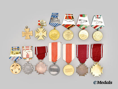 bulgaria,_czechoslovakia,_poland,_romania,_russian_federation,_soviet_union,_yugoslavia._lot_of_thirteen_mostly_socialist_medals___m_n_c1190