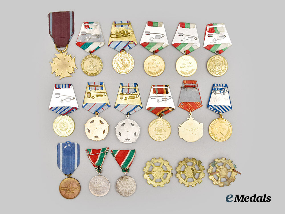 bulgaria,_poland,_romania,_soviet_union,_yugoslavia._lot_of_eighteen_socialist_medals_and_badges___m_n_c1211