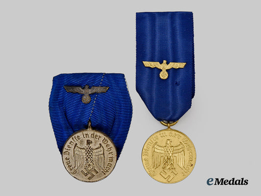 germany,_wehrmacht._a_pair_of_long_service_awards___m_n_c1215