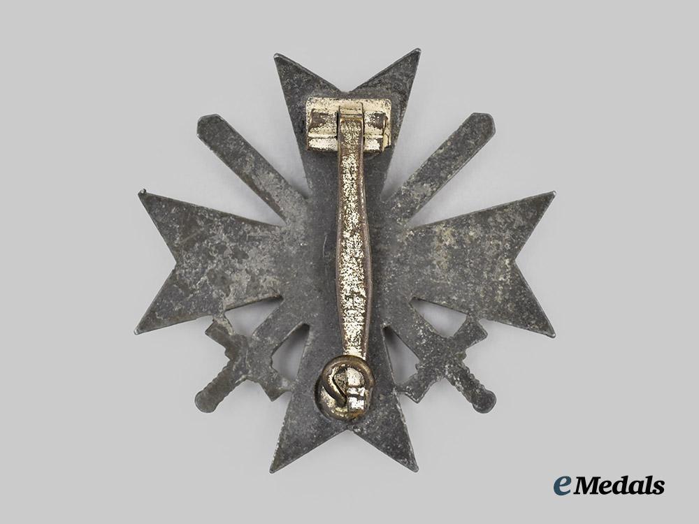 germany,_wehrmacht._a_war_merit_cross_i_class_with_swords_and_case,_late-_war_example_by_wilhelm_deumer___m_n_c1264