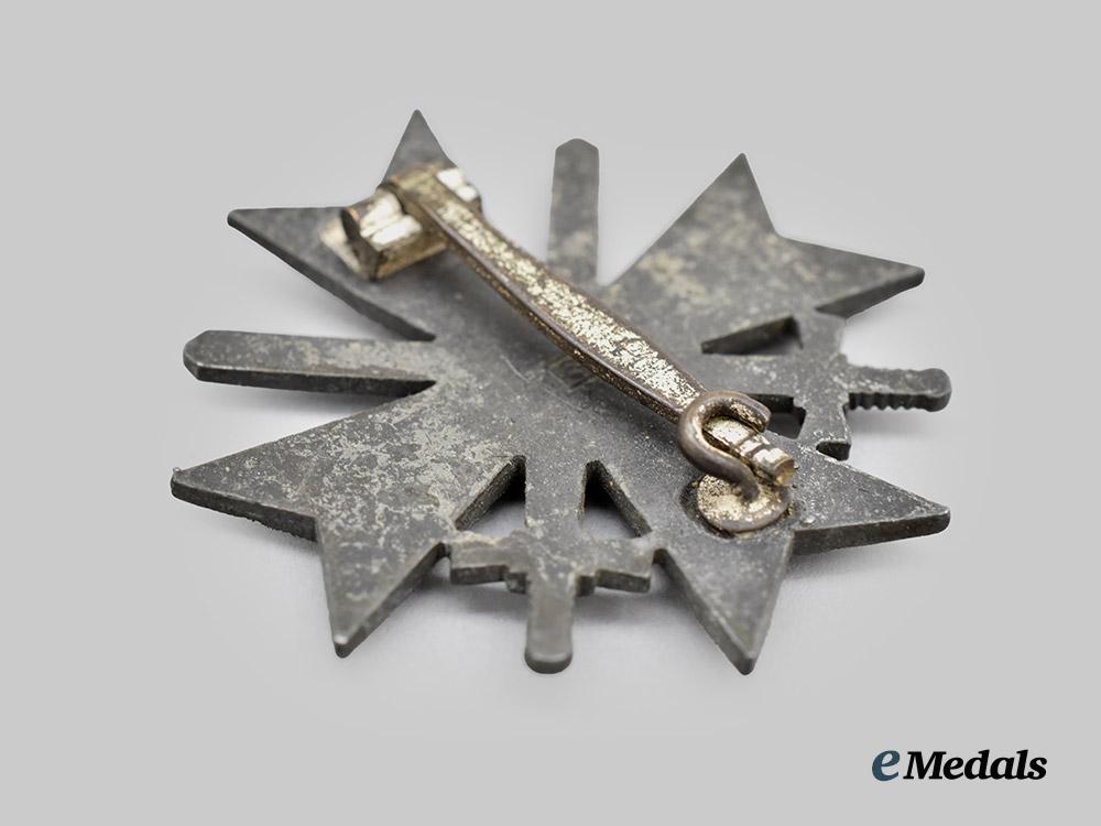 germany,_wehrmacht._a_war_merit_cross_i_class_with_swords_and_case,_late-_war_example_by_wilhelm_deumer___m_n_c1265