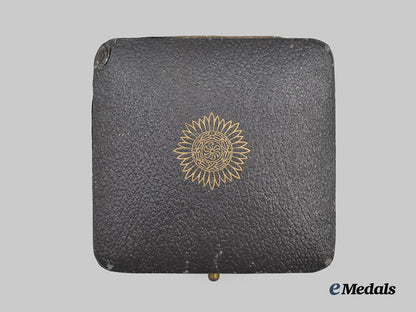 germany,_wehrmacht._an_eastern_peoples_merit_decoration,_i_class_in_gold_with_case,_by_wächtler&_lange___m_n_c1267