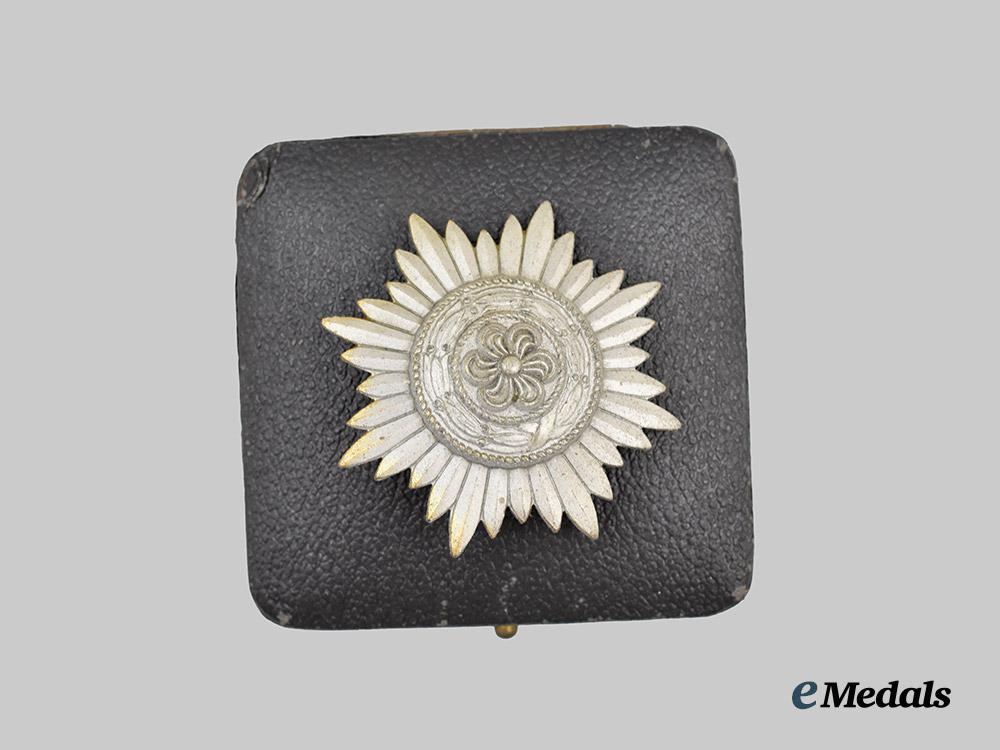 germany,_wehrmacht._an_eastern_peoples_merit_decoration,_i_class_in_gold_with_case,_by_wächtler&_lange___m_n_c1269