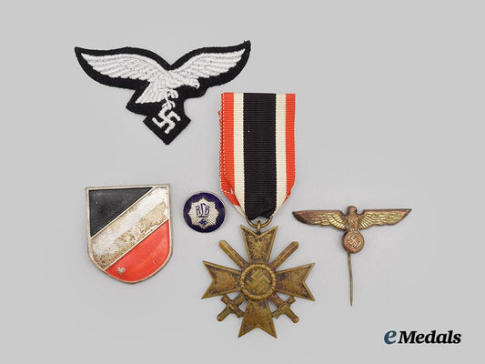 germany,_wehrmacht._a_lot_of_insignia_and_decorations___m_n_c1297