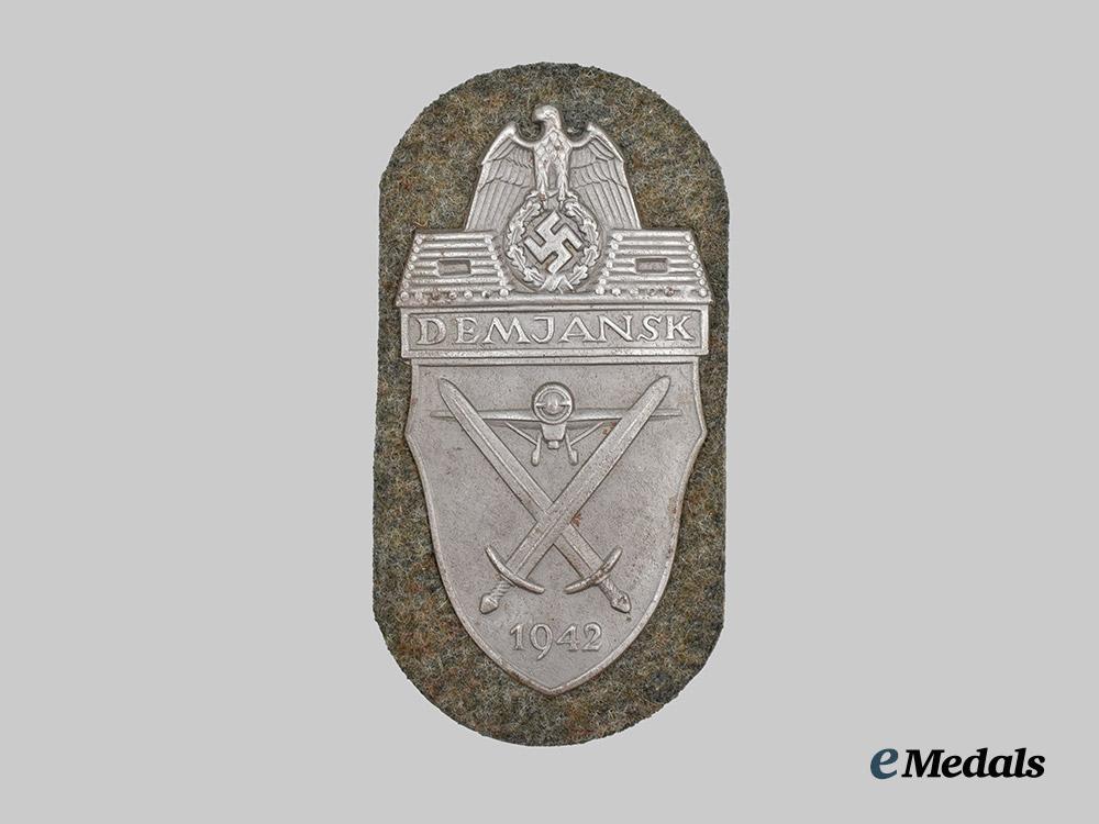 germany,_heer._a_demjansk_shield,_missing_log_variant___m_n_c1298
