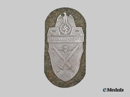 germany,_heer._a_demjansk_shield,_missing_log_variant___m_n_c1298