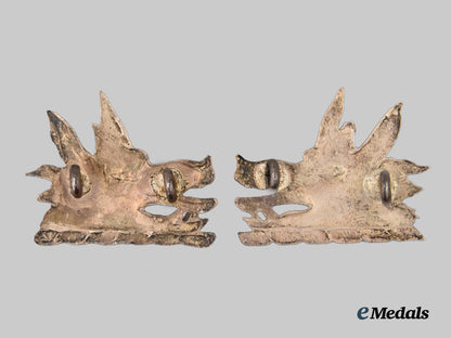 canada,_commonwealth._a_silver_lorne_rifles(_scottish)_officer's_collar_badge_pair___m_n_c1312