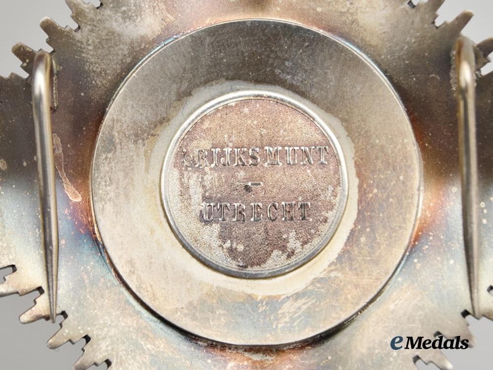 netherlands,_kingdom._an_order_of_orange-_nassau,_civil_division_grand_officer_in_gold___m_n_c1337