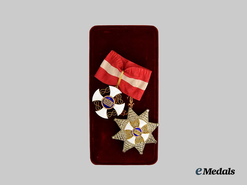 italy,_kingdom._an_order_of_the_crown_of_italy,_i_i_class_grand_officer_set,_in_case_by_cravanzola___m_n_c1344