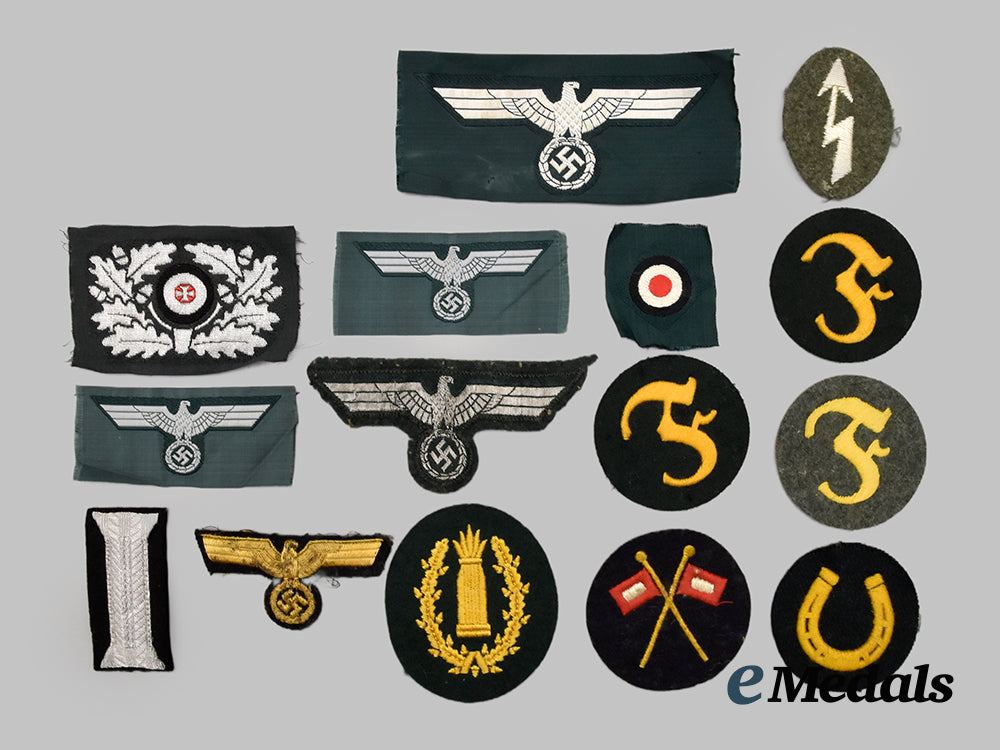 germany,_third_reich._a_mixed_lot_of_insignia_and_photographs___m_n_c1356