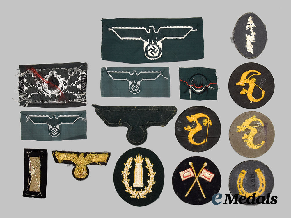 germany,_third_reich._a_mixed_lot_of_insignia_and_photographs___m_n_c1357