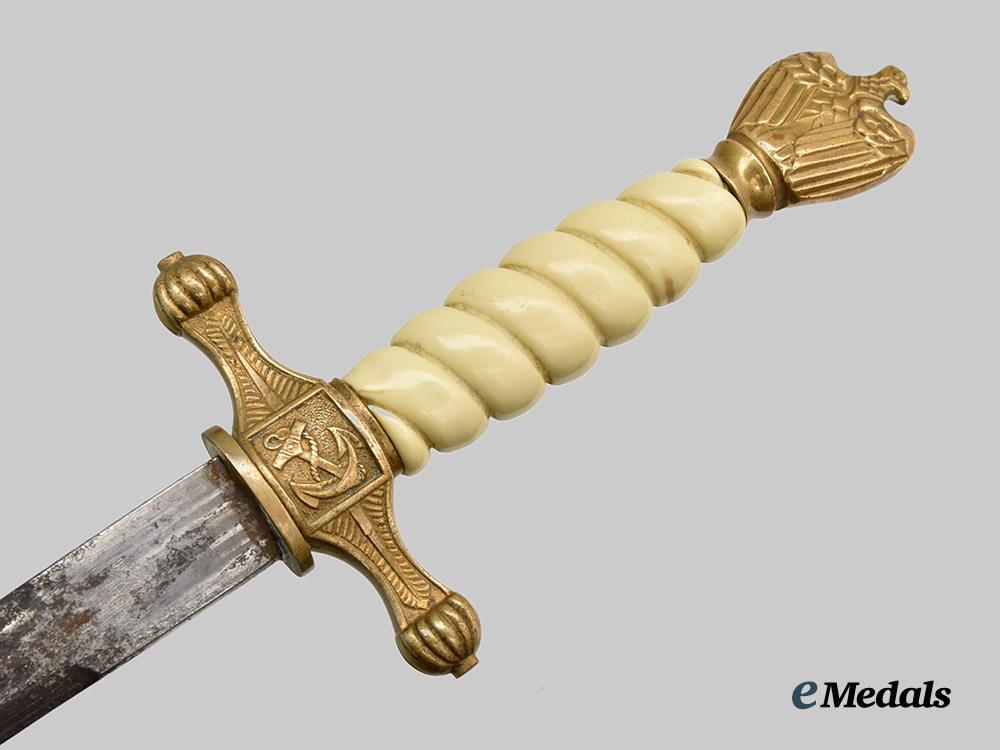 germany,_kriegsmarine._an_officer’s_dress_dagger,_by_carl_eickhorn___m_n_c1364