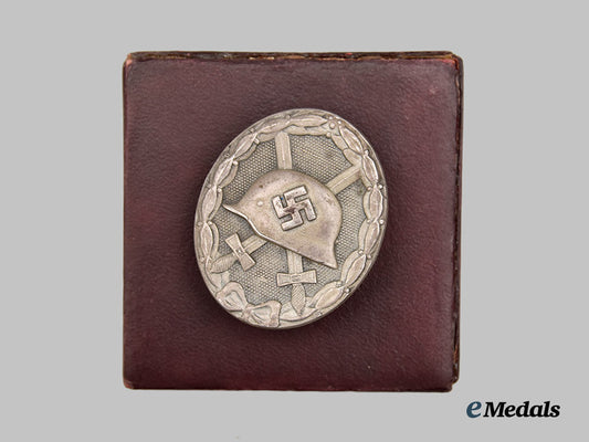 germany,_wehrmacht._a_silver_grade_wound_badge,_with_case,_by_b._h._mayer___m_n_c1374