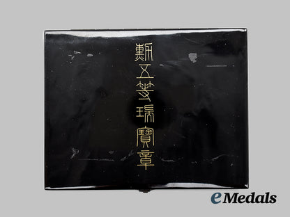 japan,_empire._an_order_of_the_sacred_treasure,_i_v_class_with_case_for_ladies___m_n_c1410