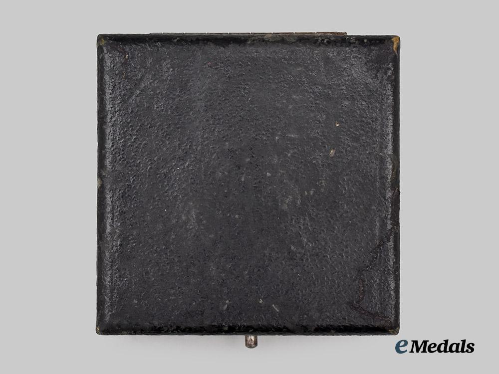 germany,_h_j._a1938_national_trade_competition_victor’s_badge,_gold_grade_in_case,_by_gustav_brehmer___m_n_c1462
