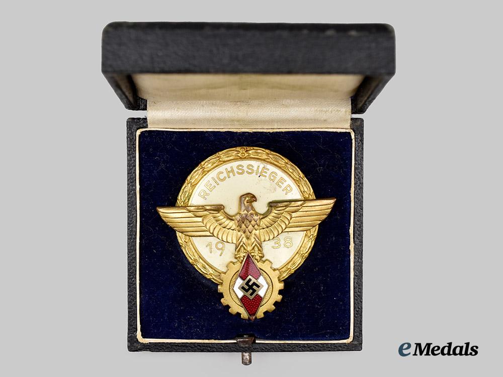 germany,_h_j._a1938_national_trade_competition_victor’s_badge,_gold_grade_in_case,_by_gustav_brehmer___m_n_c1463