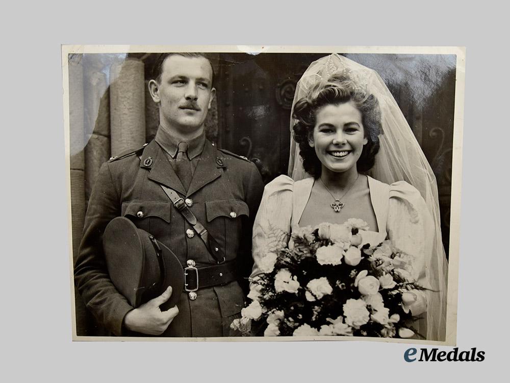 canada,_commonwealth._a_second_war_lot_to_pte._mc_phee,_k_i_a1944___m_n_c1510