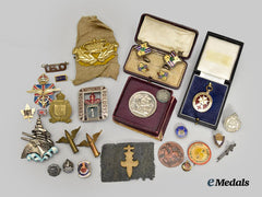 Canada, Commonwealth. A Lot of Mixed Badges Including 4 Hawaiian Badges