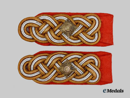 germany,_wehrmacht._a_set_of_generalleutnant_shoulder_boards___m_n_c1532