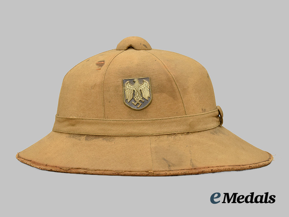 germany,_heer._a_first_pattern_pith_helmet,_by_keller&_co.___m_n_c1536