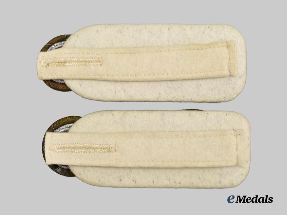 germany,_luftwaffe._a_set_of_generalmajor_shoulder_boards___m_n_c1601