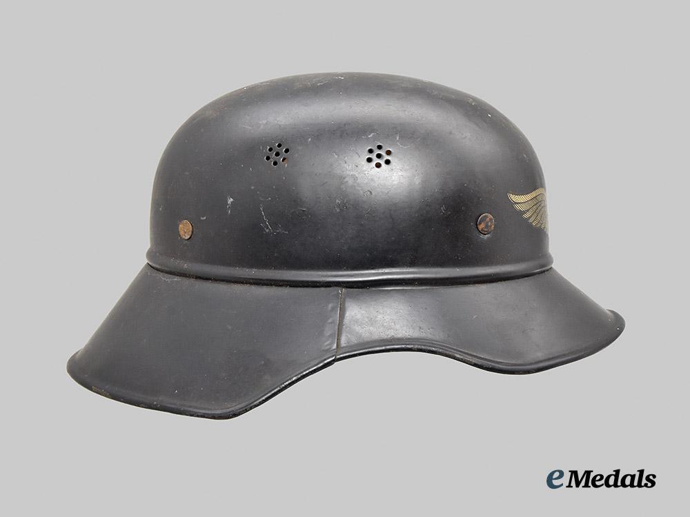 germany,_third_reich._a_luftschutz_gladiator_helmet,_mid-_war_three-_piece_version___m_n_c1644