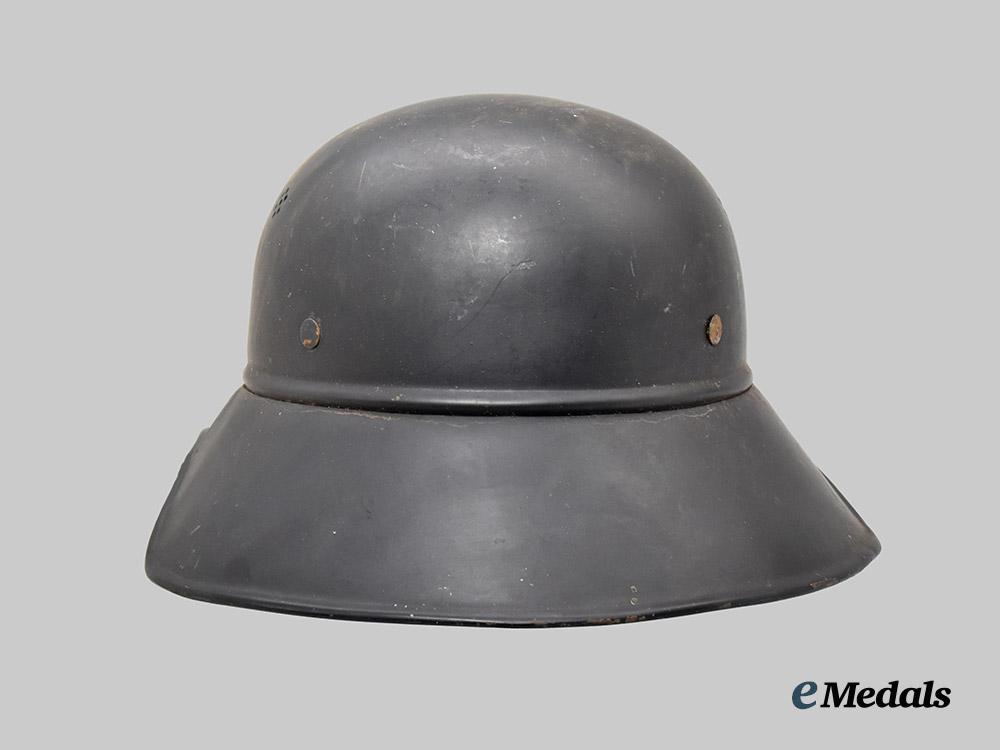 germany,_third_reich._a_luftschutz_gladiator_helmet,_mid-_war_three-_piece_version___m_n_c1646
