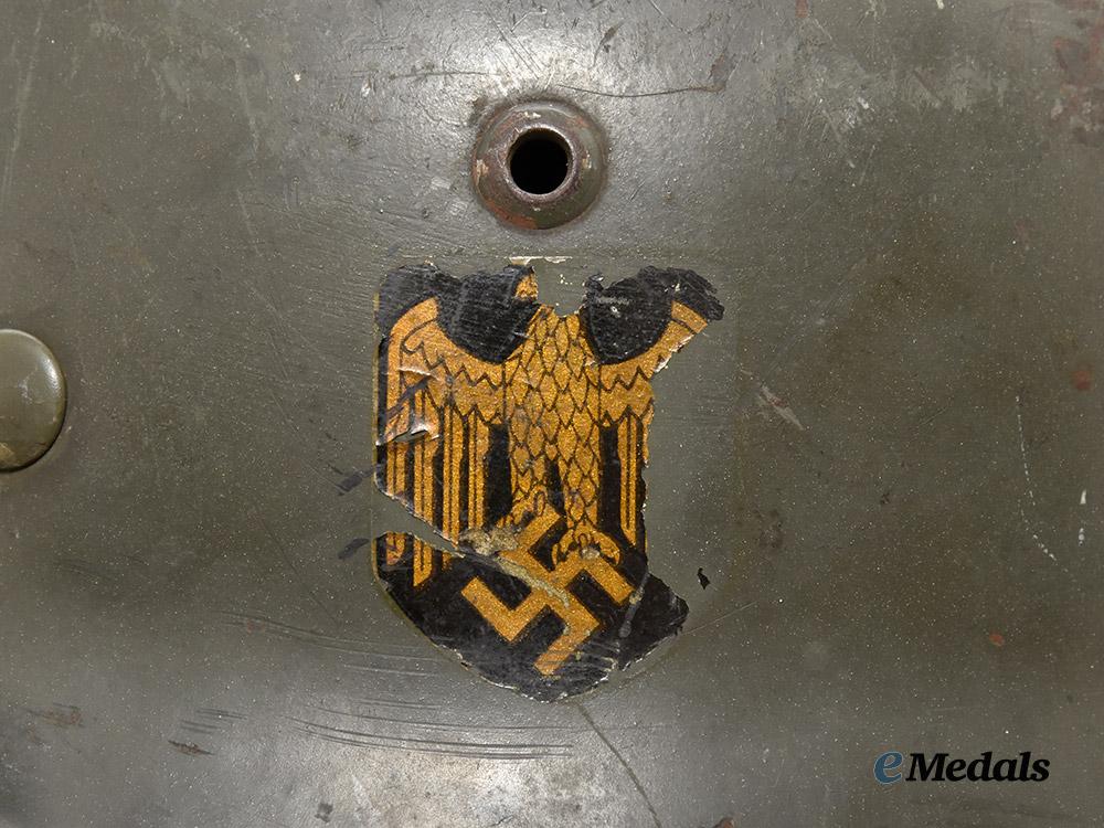 germany,_heer._an_m40_stahlhelm,_single_decal_version_and_owner-_attributed,_by_eisenhüttenwerke_thale___m_n_c1657