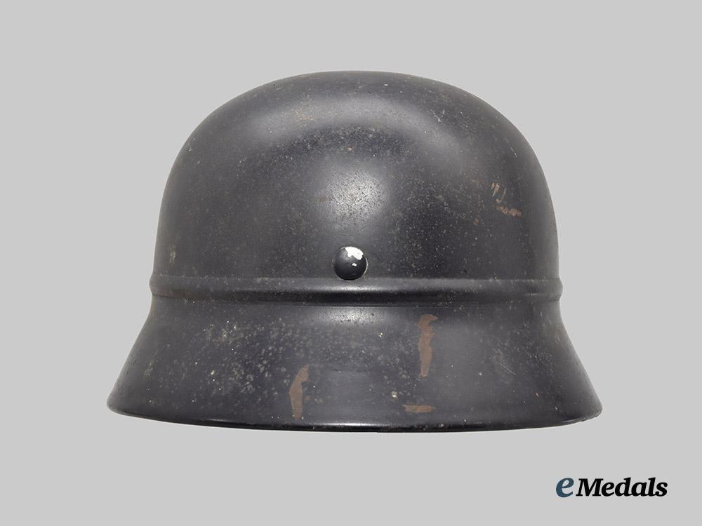 germany,_third_reich._a_luftschutz_m35_beaded_stahlhelm,_by_f._w._quist___m_n_c1673