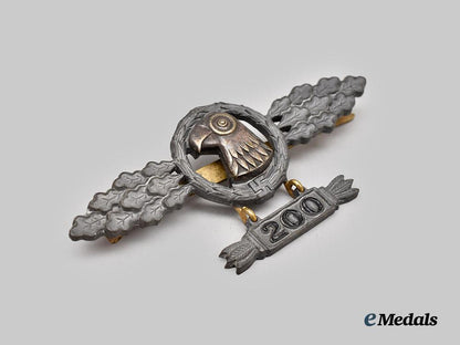 germany,_luftwaffe._a_rare_reconnaissance_clasp,_gold_grade_with200_pendant,_by_brüder_schneider___m_n_c1676