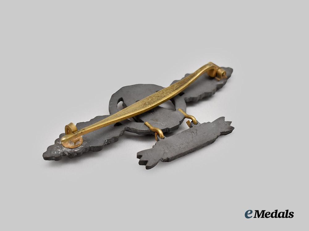 germany,_luftwaffe._a_rare_reconnaissance_clasp,_gold_grade_with200_pendant,_by_brüder_schneider___m_n_c1678