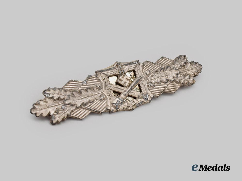 germany,_wehrmacht._a_close_combat_clasp,_silver_grade,_first_pattern_by_a._g._m.u._k.___m_n_c1694