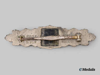 germany,_wehrmacht._a_close_combat_clasp,_silver_grade,_first_pattern_by_a._g._m.u._k.___m_n_c1695