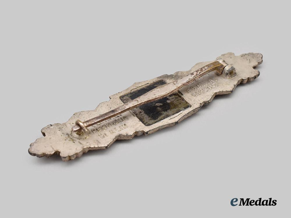 germany,_wehrmacht._a_close_combat_clasp,_silver_grade,_first_pattern_by_a._g._m.u._k.___m_n_c1696