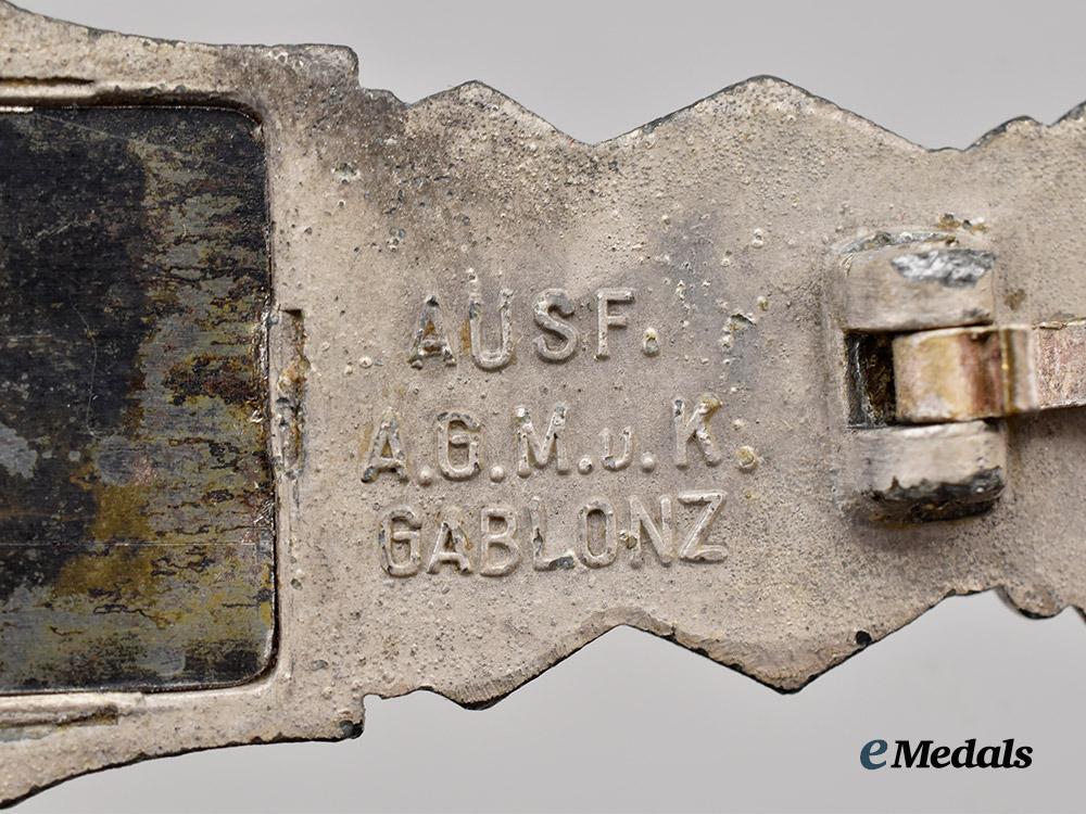 germany,_wehrmacht._a_close_combat_clasp,_silver_grade,_first_pattern_by_a._g._m.u._k.___m_n_c1699