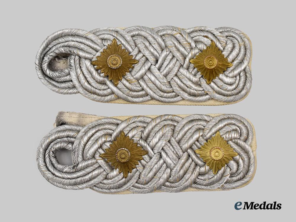 germany,_heer._a_set_of_infantry_oberst_shoulder_boards___m_n_c1731
