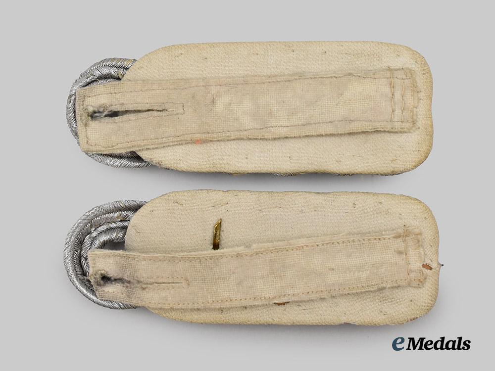 germany,_heer._a_set_of_infantry_oberst_shoulder_boards___m_n_c1732