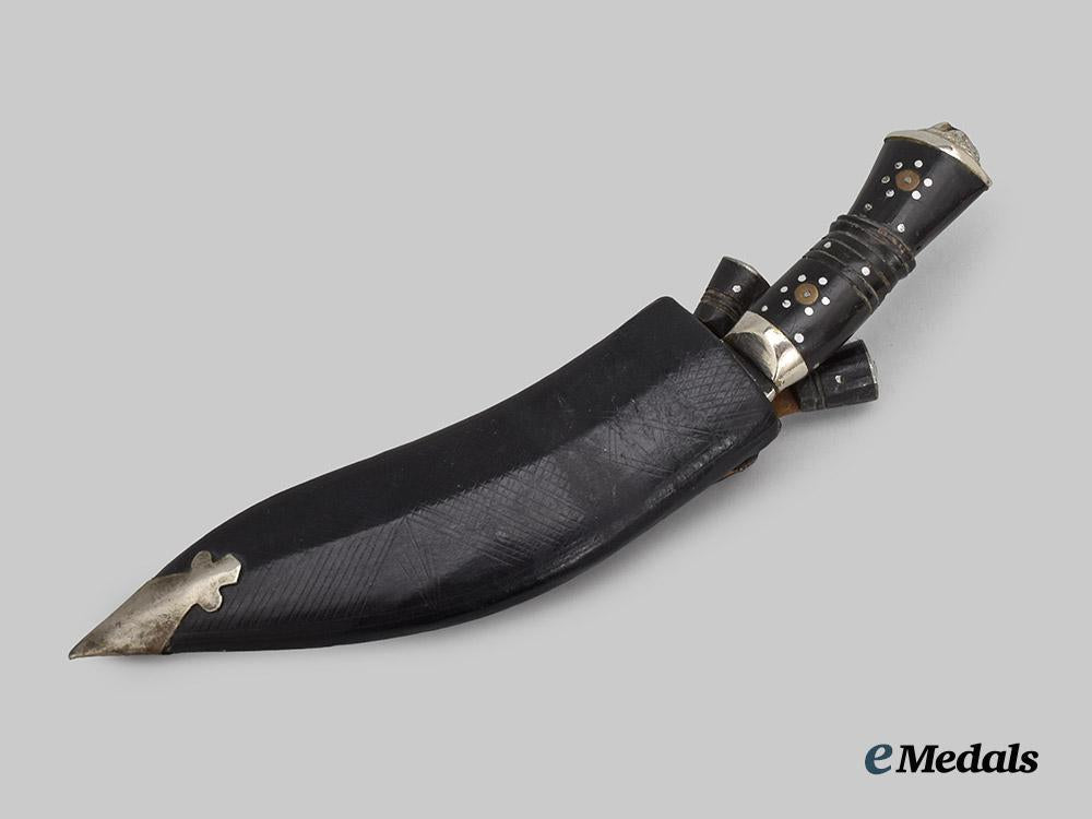 united_kingdom._a_post_war_british_india_gurkha_kukri_with_scabbard___m_n_c1736