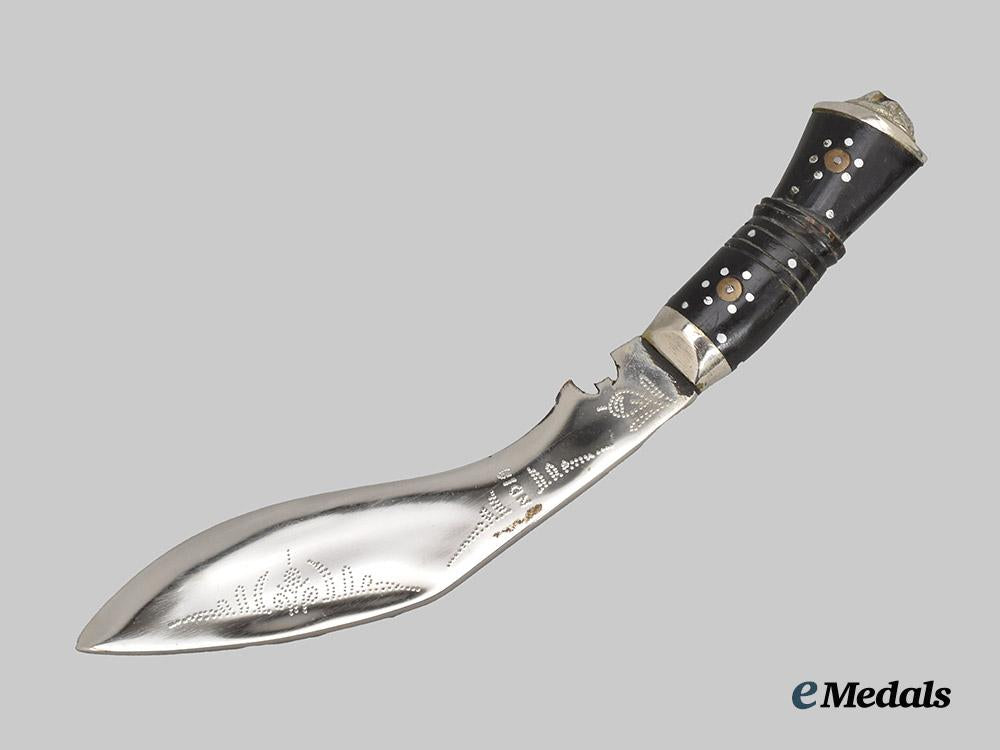 united_kingdom._a_post_war_british_india_gurkha_kukri_with_scabbard___m_n_c1738