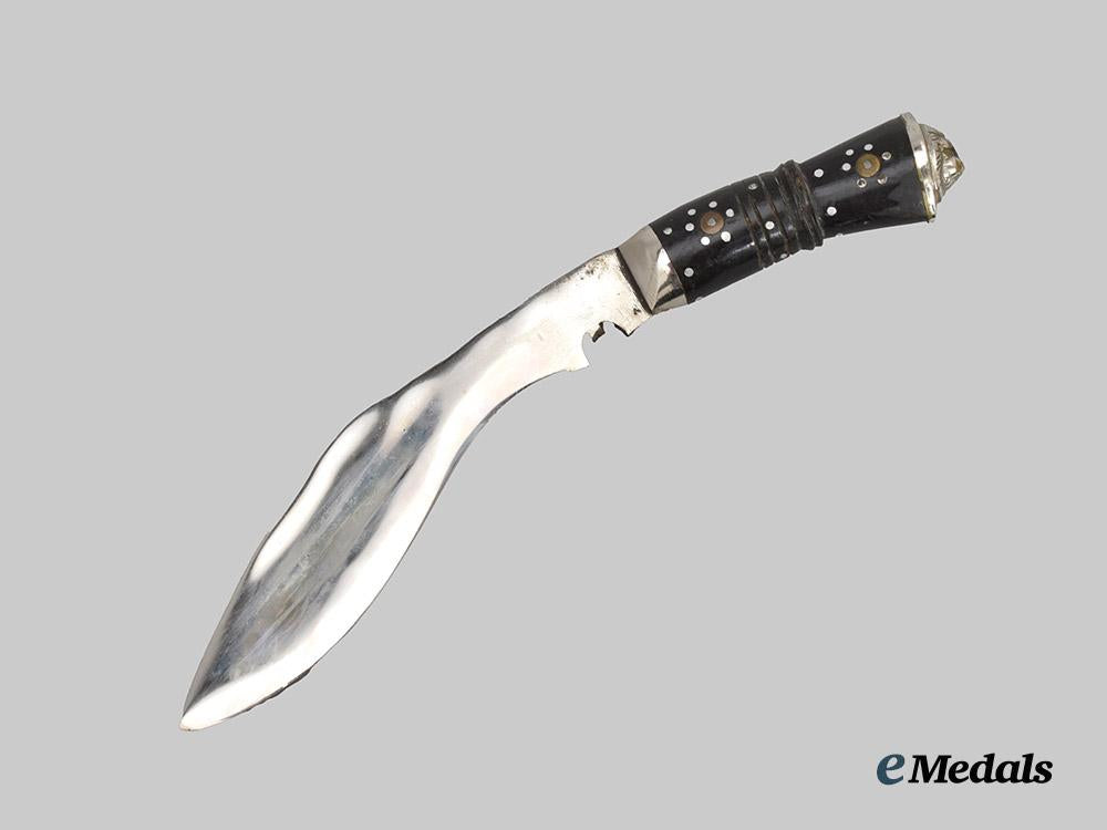 united_kingdom._a_post_war_british_india_gurkha_kukri_with_scabbard___m_n_c1739