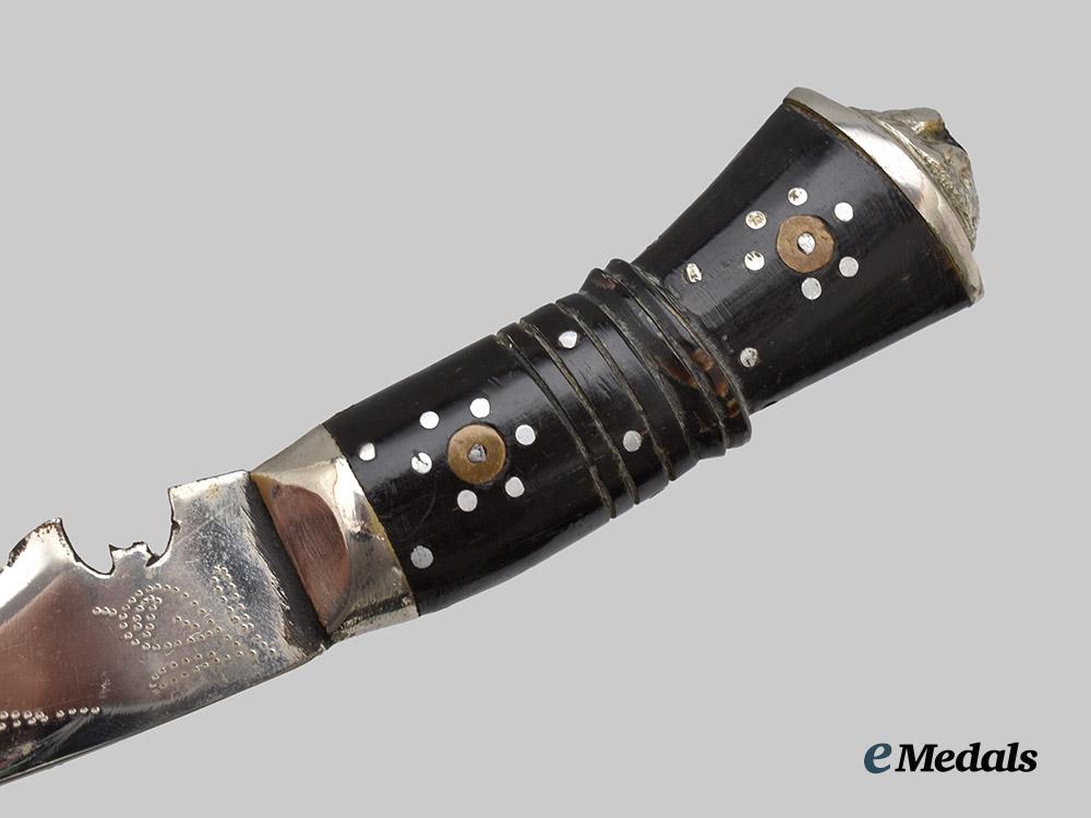 united_kingdom._a_post_war_british_india_gurkha_kukri_with_scabbard___m_n_c1745