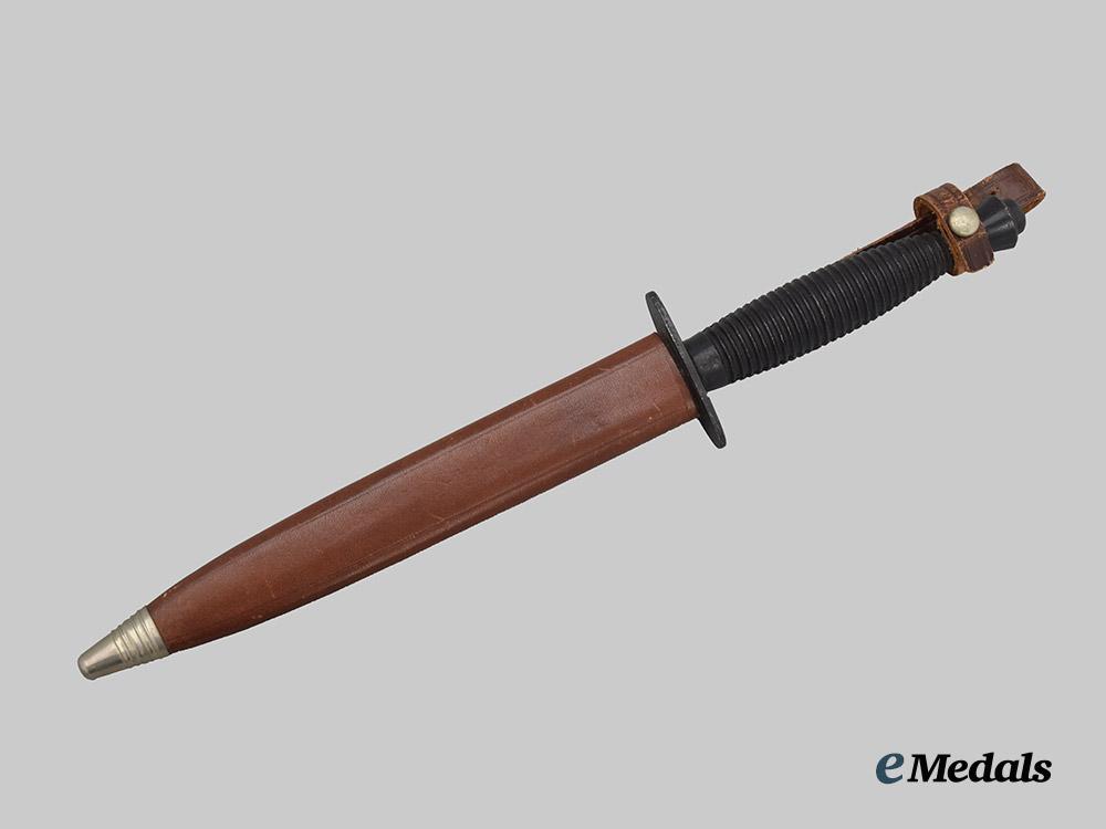 united_kingdom._a_commemorative_fairbairn-_sykes_fighting_knife,_by_imperial_gudedge_co,_c.1970___m_n_c1748