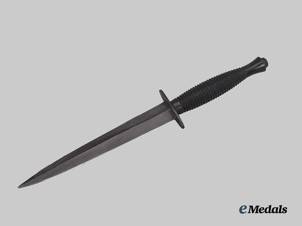 united_kingdom._a_commemorative_fairbairn-_sykes_fighting_knife,_by_imperial_gudedge_co,_c.1970___m_n_c1750