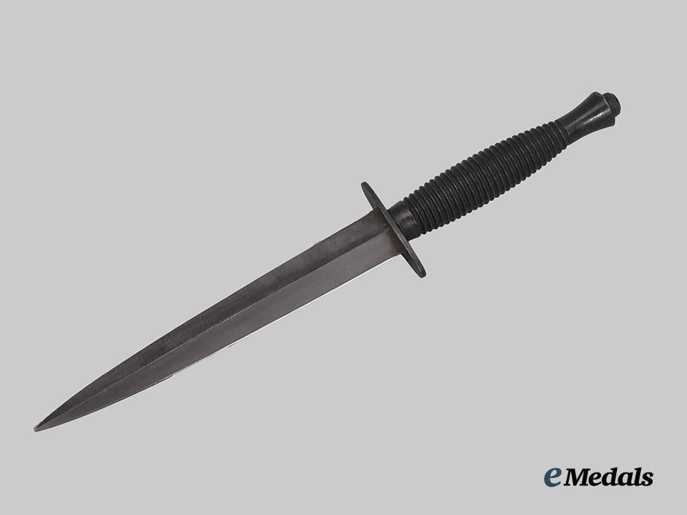 united_kingdom._a_commemorative_fairbairn-_sykes_fighting_knife,_by_imperial_gudedge_co,_c.1970___m_n_c1751