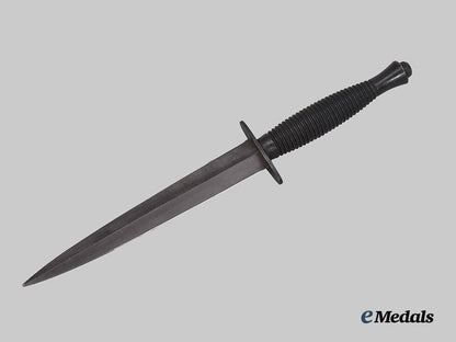 united_kingdom._a_commemorative_fairbairn-_sykes_fighting_knife,_by_imperial_gudedge_co,_c.1970___m_n_c1751
